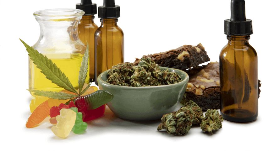 Many people love smoking dried flower because of how easy and convenient it is. All you need to do is grind your bud and roll up.